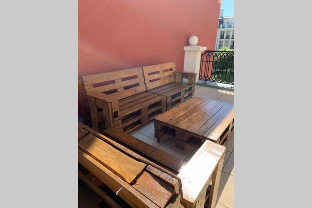 Appartement Terrasse Au Centre De Serris Exteriér fotografie